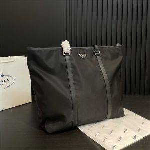プラダ トート バッグ ナイロン 女性 バッグ 人気 40 代 prada 鞄 マザーズ バッグ ハイ ブランド メンズ カバン ブランド コピー ちゃんと届く