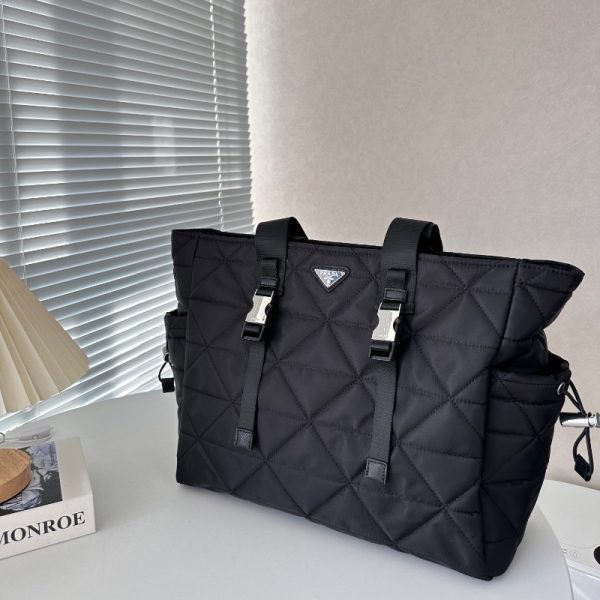 プラダ トート バッグ ナイロン 女性 バッグ 人気 40 代 prada 鞄 マザーズ バッグ ハイ ブランド メンズ カバン ブランド コピー ちゃんと届く - 画像 (2)