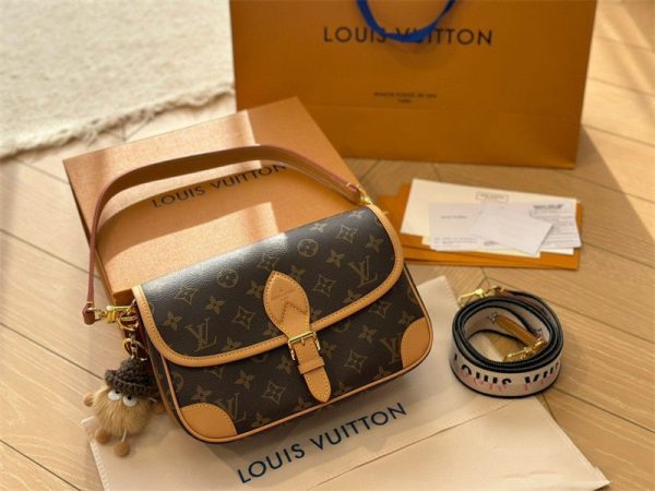 ヴィトン バッグ ショルダー モノグラム レディース バッグ ブランド ルイヴィトン ディアヌ 鞄 ブランド 安い 女性 バッグ 人気 40 代 カバン ちゃんと届く