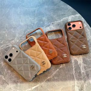 シャネルアイフォン17/16ケース コピー chanel iphone15/14pro max ケース 革 スマホケース 可愛い ブランド iphone13/13pro ケース 背面収納 おしゃれ