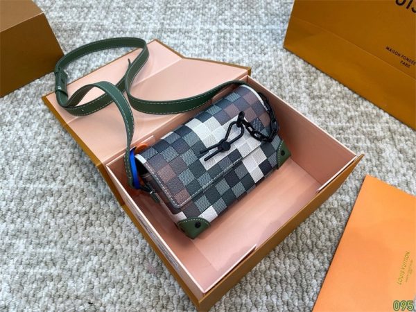 ヴィトン ポシェット ミニ バッグ ショルダー ブランド スマホショルダー ルイヴィトン メンズ バッグ 小さめ スマホポーチ ハイブランド クロス ボディ バッグ - 画像 (4)