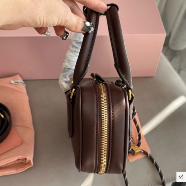 ミュウ ミュウ アルカディ miumiu ミニ バッグ レディース 2way トート バッグ 人気 ブランド 30 代 バッグ ブランド お 手頃 40 代 ショルダー バッグ 斜 めがけ ハイ ブランド - 画像 (4)
