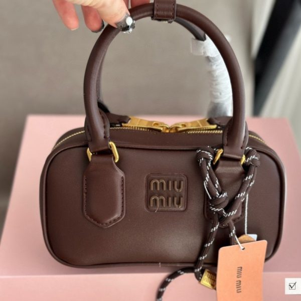 ミュウ ミュウ アルカディ miumiu ミニ バッグ レディース 2way トート バッグ 人気 ブランド 30 代 バッグ ブランド お 手頃 40 代 ショルダー バッグ 斜 めがけ ハイ ブランド - 画像 (2)