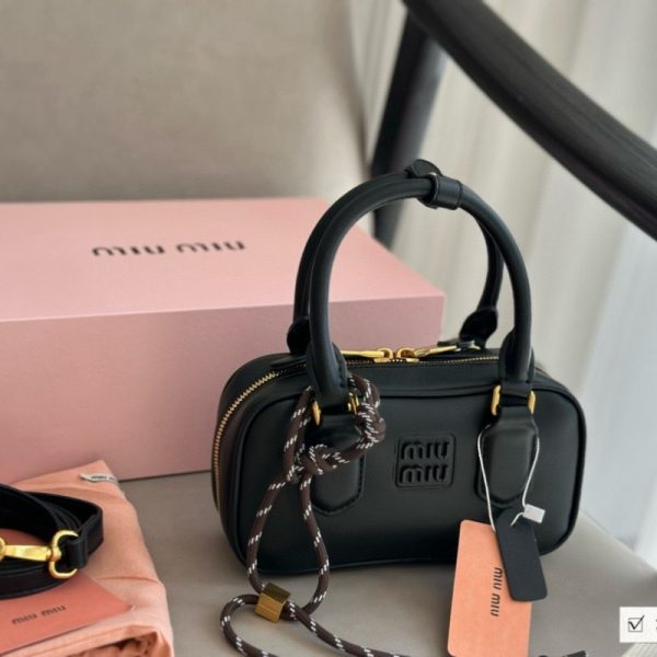 ミュウ ミュウ アルカディ miumiu ミニ バッグ レディース 2way トート バッグ 人気 ブランド 30 代 バッグ ブランド お 手頃 40 代 ショルダー バッグ 斜 めがけ ハイ ブランド