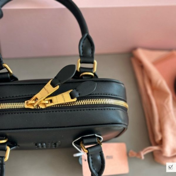 ミュウ ミュウ アルカディ miumiu ミニ バッグ レディース 2way トート バッグ 人気 ブランド 30 代 バッグ ブランド お 手頃 40 代 ショルダー バッグ 斜 めがけ ハイ ブランド - 画像 (5)