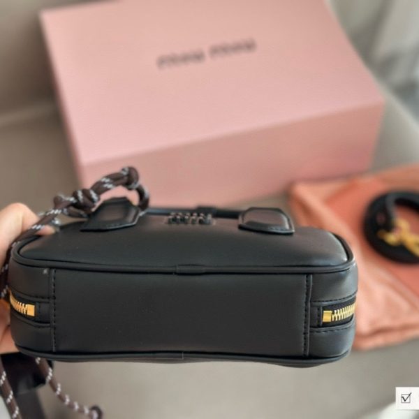 ミュウ ミュウ アルカディ miumiu ミニ バッグ レディース 2way トート バッグ 人気 ブランド 30 代 バッグ ブランド お 手頃 40 代 ショルダー バッグ 斜 めがけ ハイ ブランド - 画像 (10)