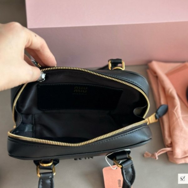 ミュウ ミュウ アルカディ miumiu ミニ バッグ レディース 2way トート バッグ 人気 ブランド 30 代 バッグ ブランド お 手頃 40 代 ショルダー バッグ 斜 めがけ ハイ ブランド - 画像 (9)