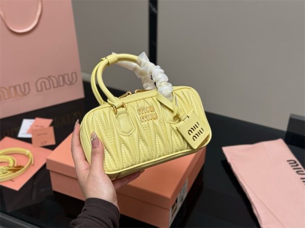 ミュウ ミュウ アルカディ miumiu ミニ バッグ レディース 2way トート バッグ 人気 ブランド 30 代 バッグ ブランド お 手頃 40 代 ショルダー バッグ 斜 めがけ ハイ ブランド - 画像 (2)