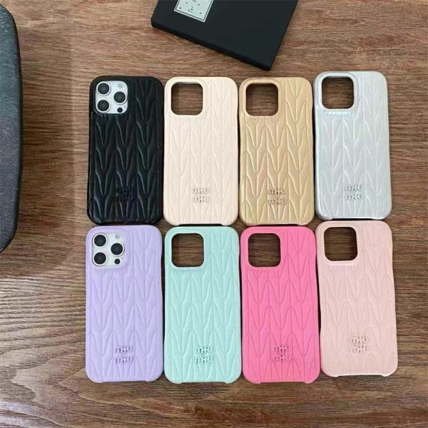 ミュウ ミュウ iphone16/15pro ケース スマホケース miumiu ミュウ ミュウ iphone16/15pro ケース スマホケース miumiu