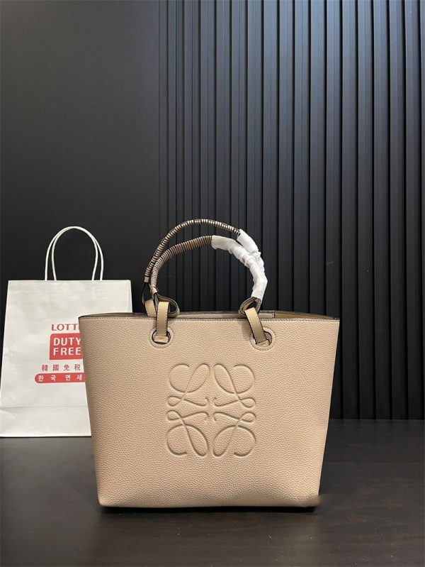 ロエベ LOEWE ANAGRAM TOTE BAG アナグラム トートバッグ スモールラゲージ ハンドバッグ 通勤 バッグ レディース 30 代 40代 入学式 卒業式 カバン マザーズ バッグ ハイ ブランド 就職 - 画像 (4)