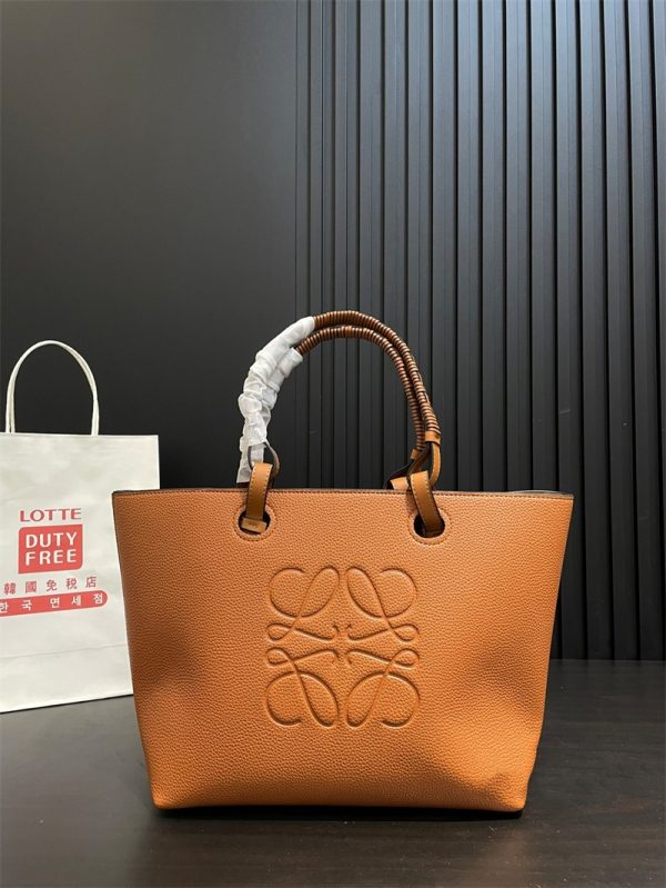 ロエベ LOEWE ANAGRAM TOTE BAG アナグラム トートバッグ スモールラゲージ ハンドバッグ 通勤 バッグ レディース 30 代 40代 入学式 卒業式 カバン マザーズ バッグ ハイ ブランド 就職 - 画像 (2)