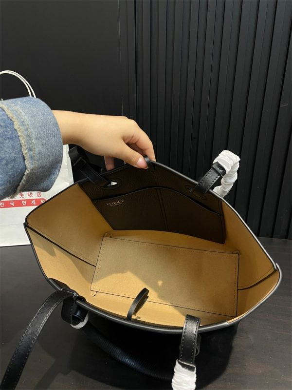 ロエベ LOEWE ANAGRAM TOTE BAG アナグラム トートバッグ スモールラゲージ ハンドバッグ 通勤 バッグ レディース 30 代 40代 入学式 卒業式 カバン マザーズ バッグ ハイ ブランド 就職 - 画像 (11)