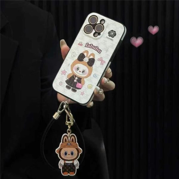 キャラクター iphone ケース ポップ マート シャネル iphone17/16/16pro ケース 可愛い ブランド labubu iphone15プロ/14 ケース ストラップ付き - 画像 (3)