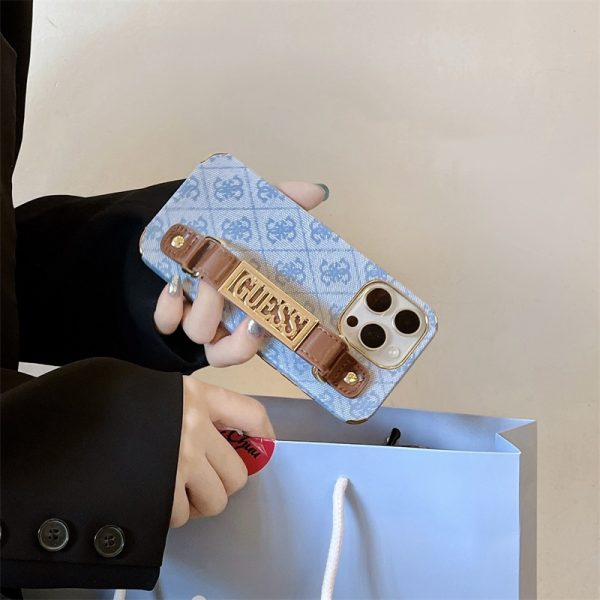 iphone17/17pro/17promax ケース 衝撃 に 強い ブランド guess スマホカバー グリップ 付き iphone16/16pro/15 ケース スマホケース バンド 付き 使い勝手 iphone14/13 ケース お揃い ブランド - 画像 (7)