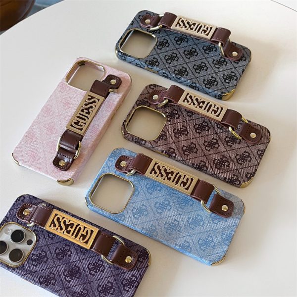 iphone17/17pro/17promax ケース 衝撃 に 強い ブランド guess スマホカバー グリップ 付き iphone16/16pro/15 ケース スマホケース バンド 付き 使い勝手 iphone14/13 ケース お揃い ブランド - 画像 (2)